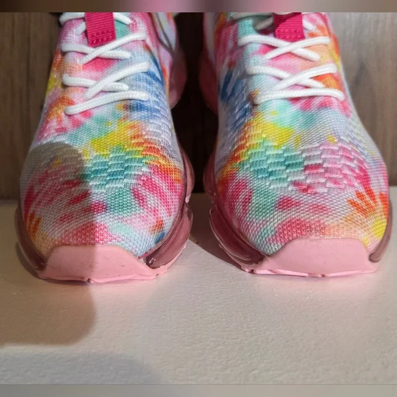 Women's La Sheelah Tie-Dye Sneaker, Size 6.5 NWOT - Picture 11 of 11
